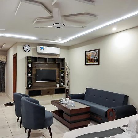 Hotel Crown Inn Multan Dış mekan fotoğraf