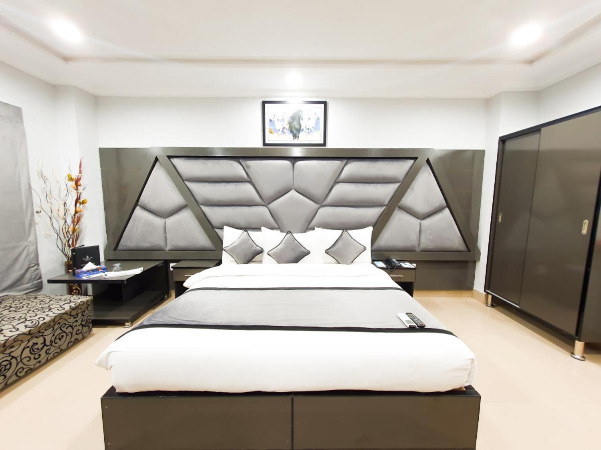 Hotel Crown Inn Multan Dış mekan fotoğraf