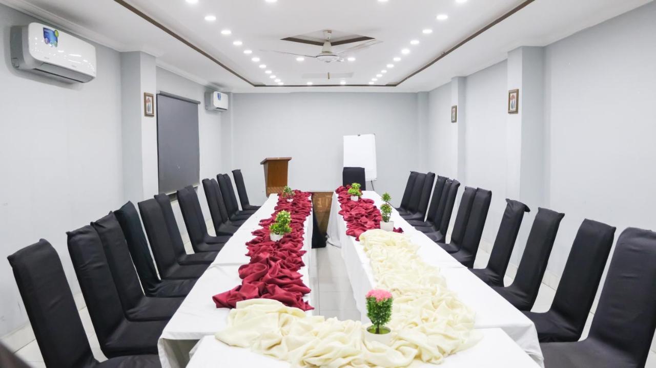 Hotel Crown Inn Multan Dış mekan fotoğraf