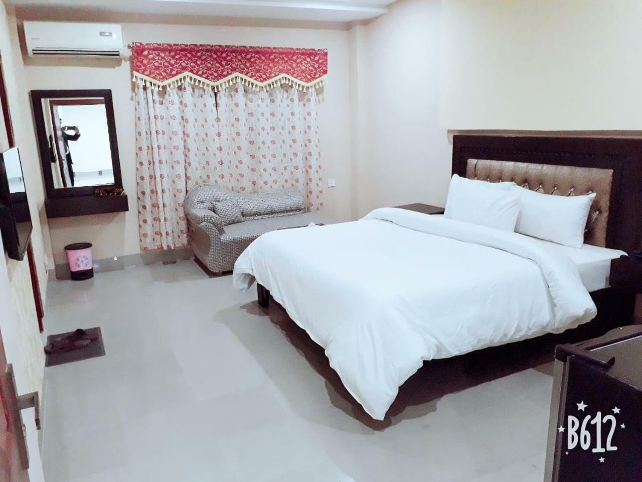 Hotel Crown Inn Multan Dış mekan fotoğraf