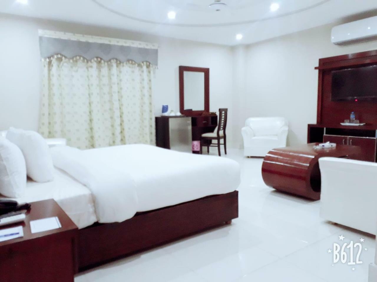 Hotel Crown Inn Multan Dış mekan fotoğraf