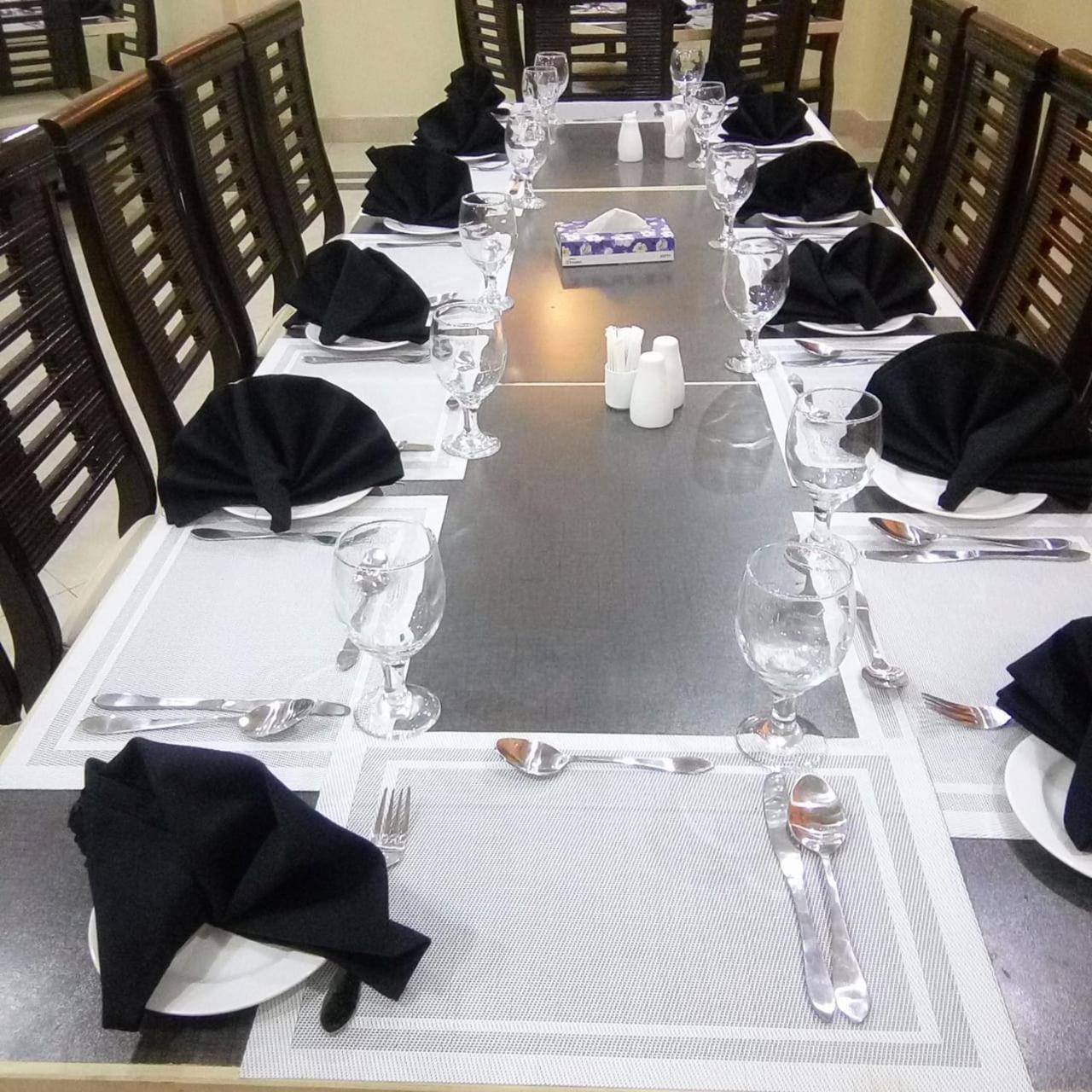 Hotel Crown Inn Multan Dış mekan fotoğraf