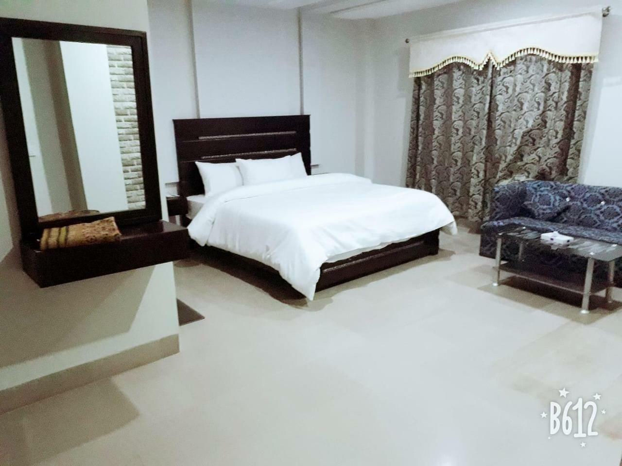 Hotel Crown Inn Multan Dış mekan fotoğraf
