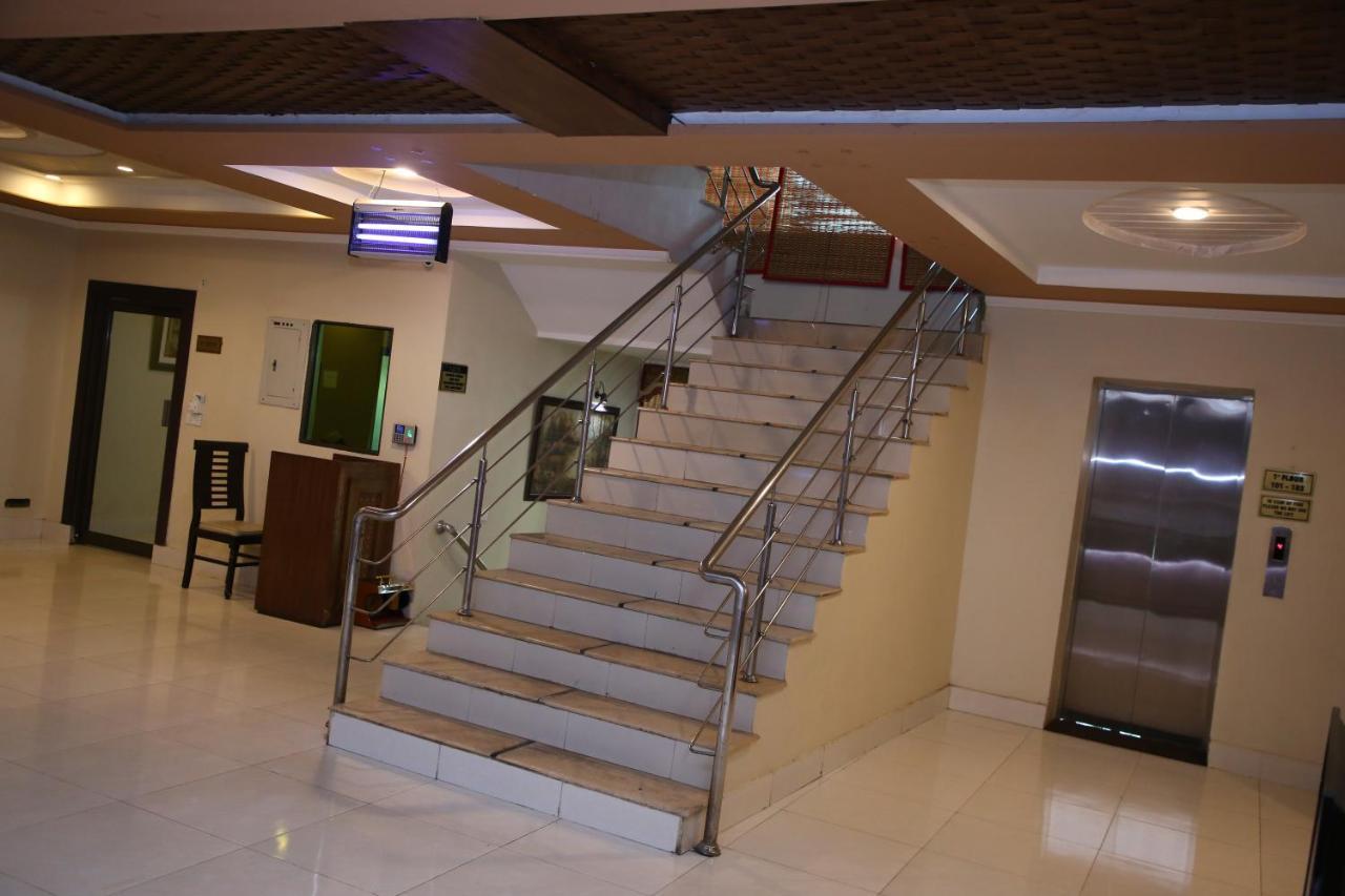 Hotel Crown Inn Multan Dış mekan fotoğraf