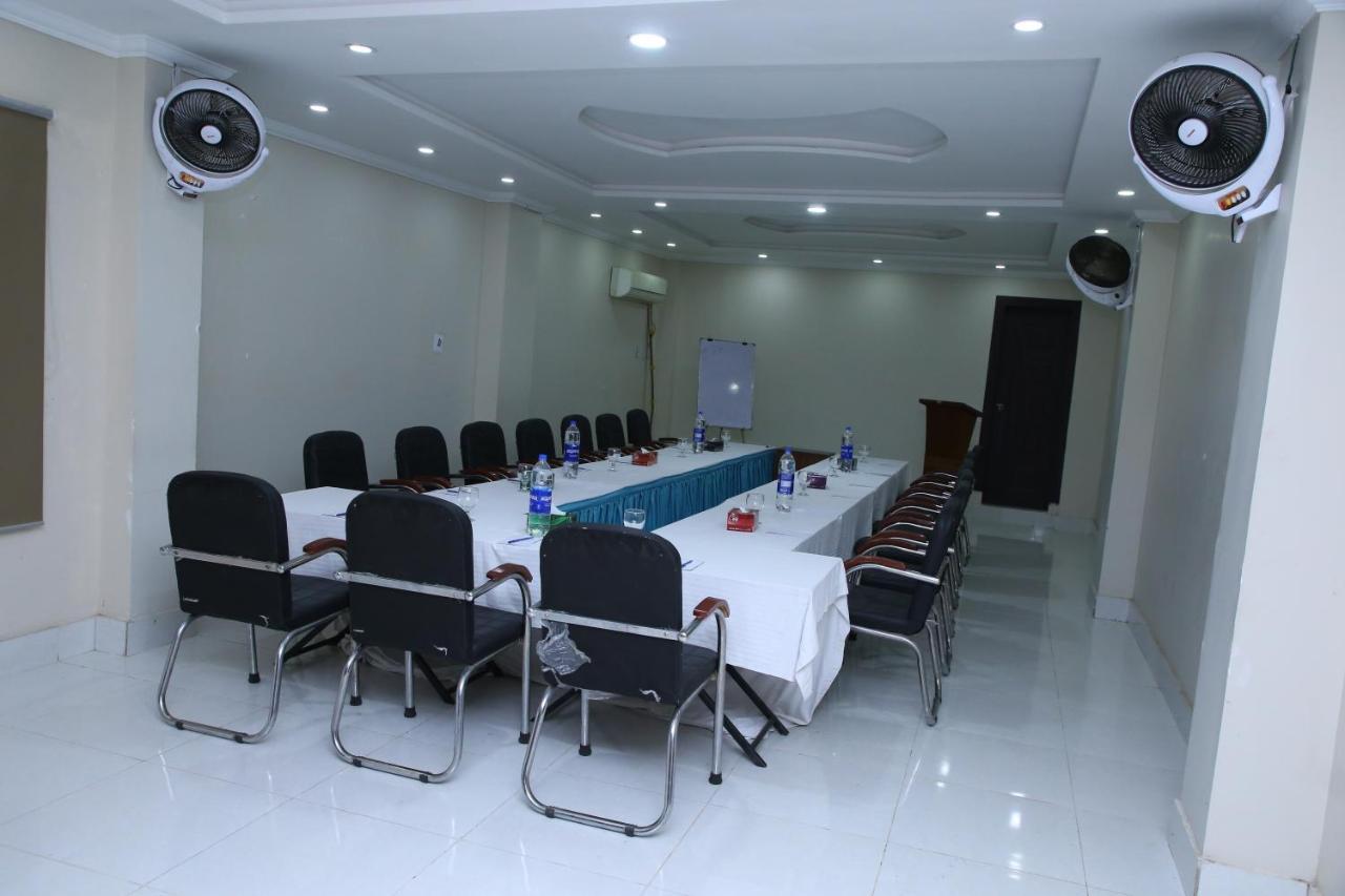 Hotel Crown Inn Multan Dış mekan fotoğraf